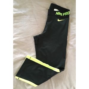 Nike Pro Cool Dri-FIT Crop Leggings
